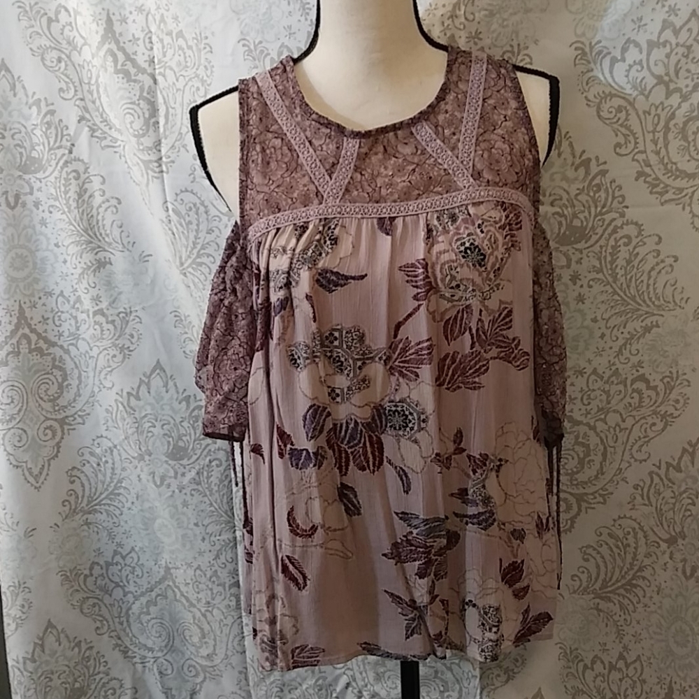 Exposed shoulder blouse